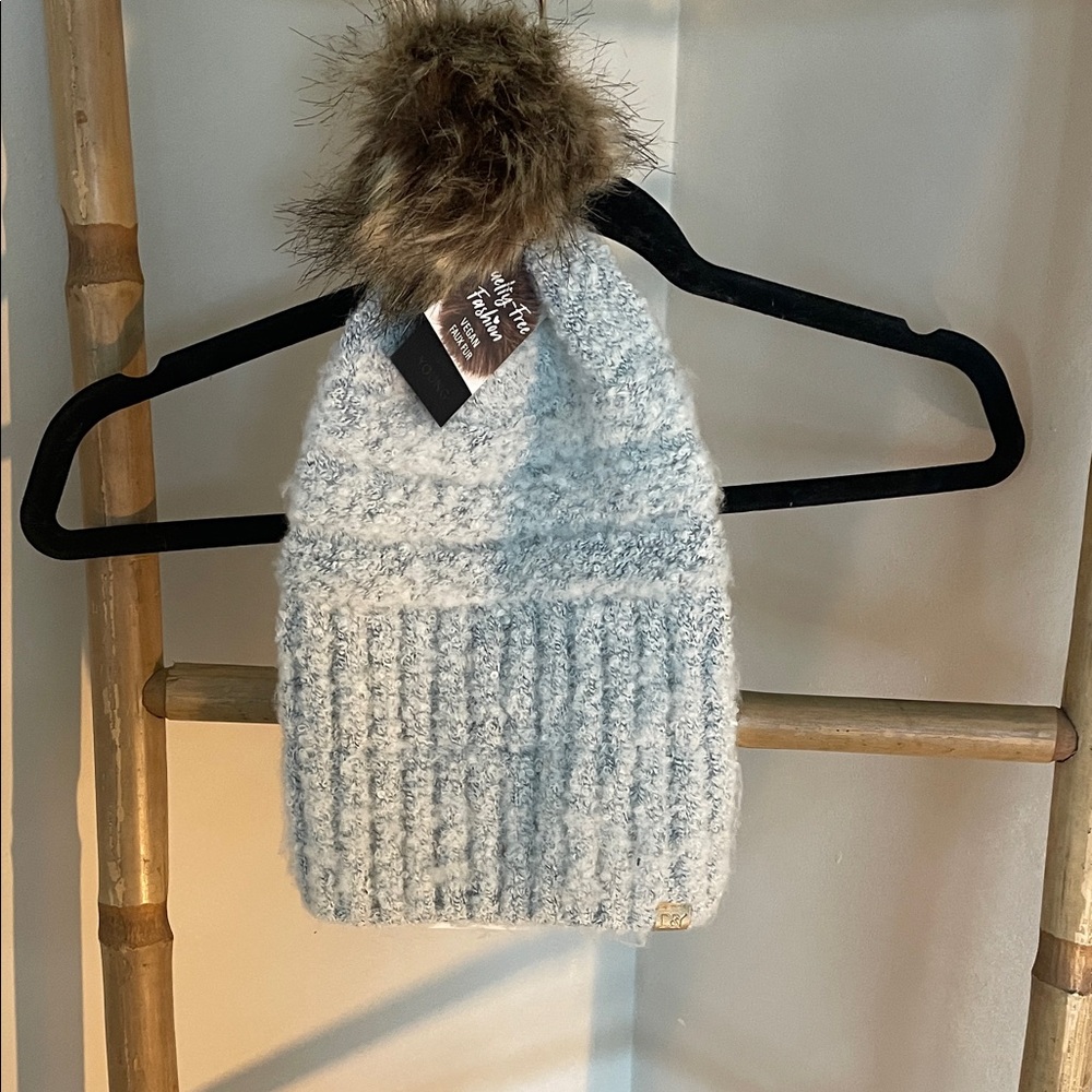 David and Young Light Gray Knit Beanie with Faux Fur Pom-Pom